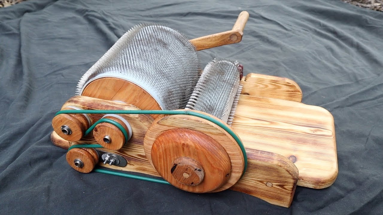 Carding wool with a drum carder