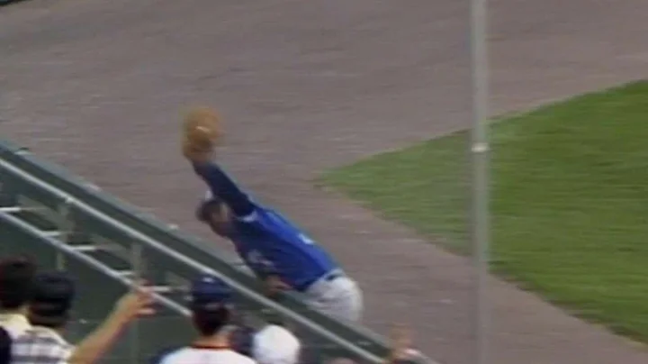 Devon White's jaw-dropping, home run-robbing catch