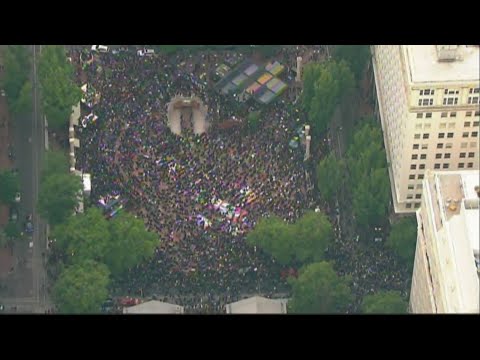 Sky 8 Thousands Converge For Peaceful Rally At Pioneer Courthouse Square Youtube