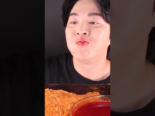Mukbang ASMR #Shorts :)  Fried Chicken 🍗 Fire Noodles Eating 맘스터치 통다리 치킨 불닭볶음면 먹방!