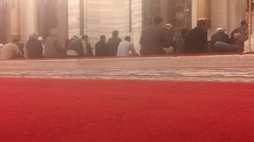 جامع الفاتح اسطنبول  آواخر سورة الملك مع صوت أذان العشاء خشوع رهيب وأداء عجيب
