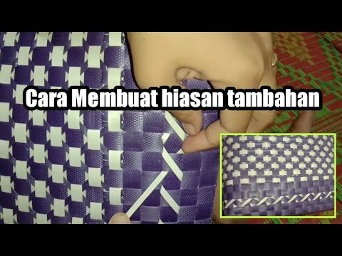 Cara membuat hiasan tambahan pada tas anyaman