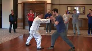 Getting to the Back of Opponents and its Counter in Taijiquan (Tai Chi Chuan)