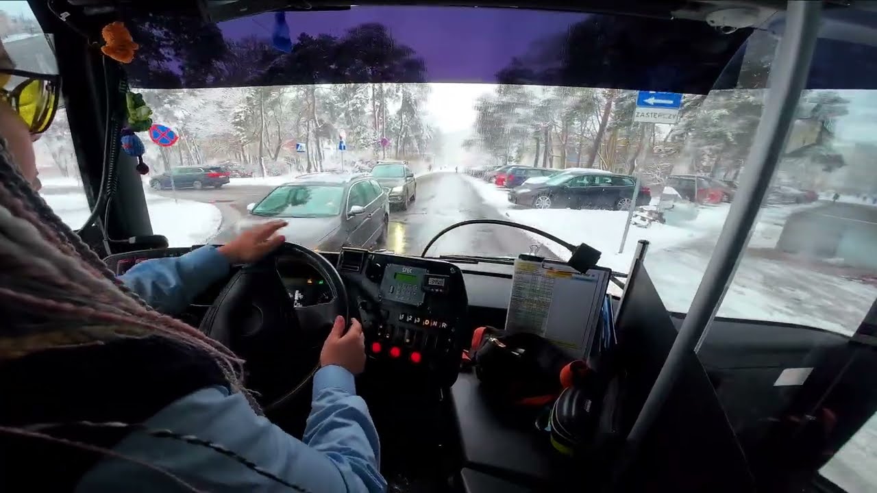 [Onboard] Snowy Midday Bus Ride – Falling Snow, Wet Streets & Calm City Flow (4K POV)