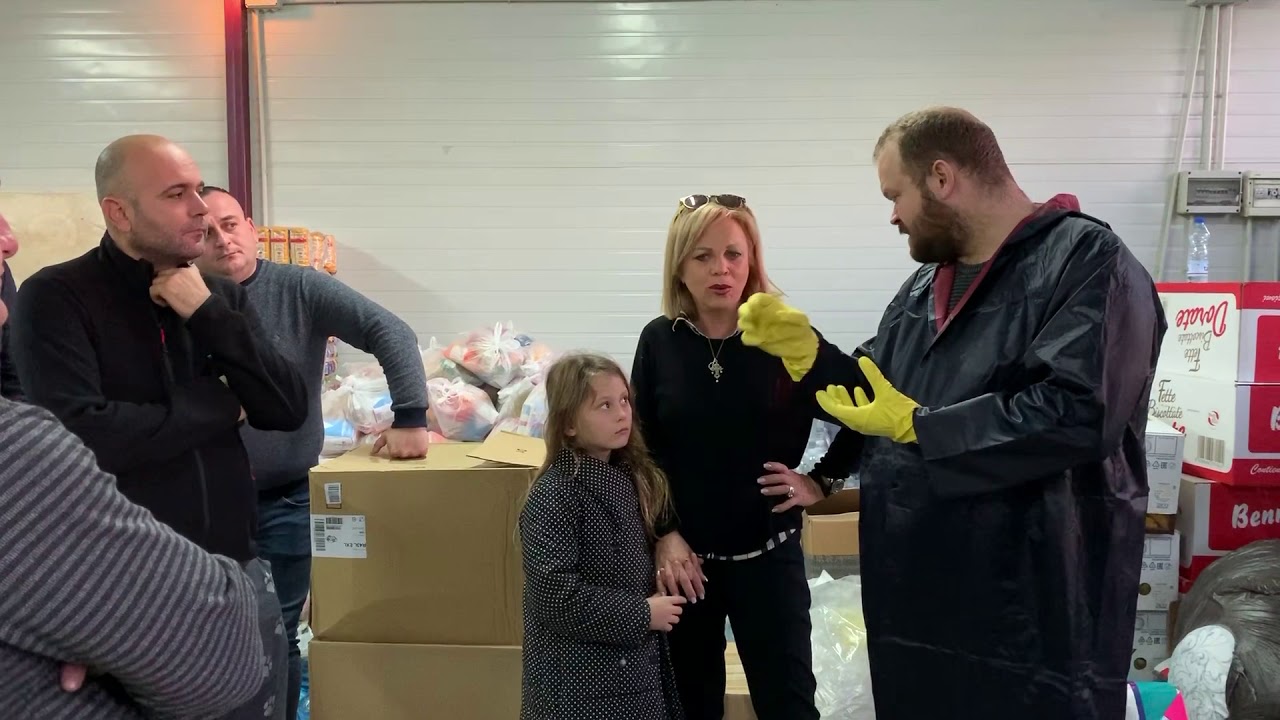 Inva Mula viziton qendren e vullnetareve ne Bubq/e lumtur nga solidariteti