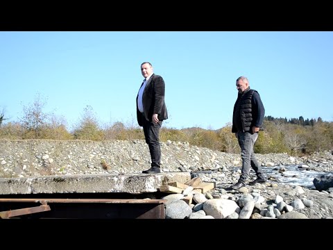 კონსტანტინე შარაშენიძე ოზურგეთის მოსახლეობას მიმართავს