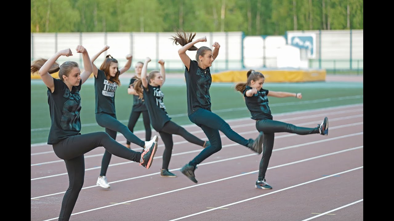 Танцевальный коллектив Street.fm на матче ФК "Домодедово"