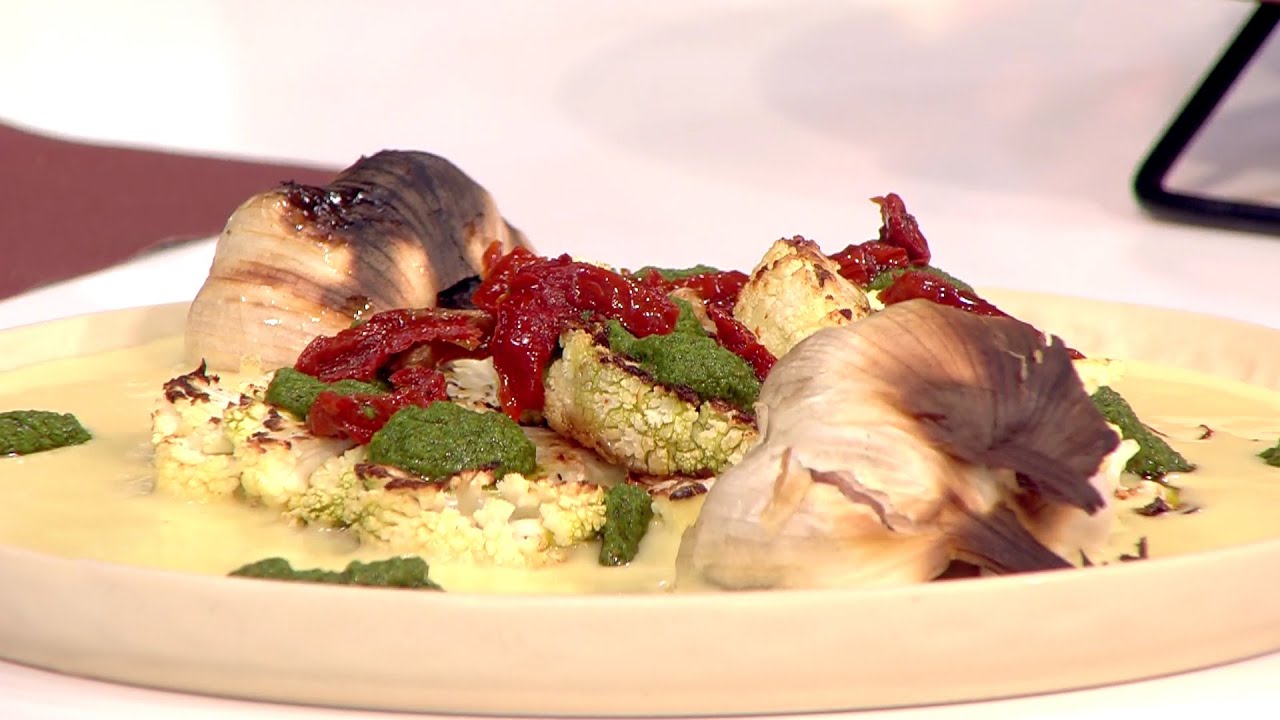 القرنبيط المشوي والبطاطا مع السبانخ