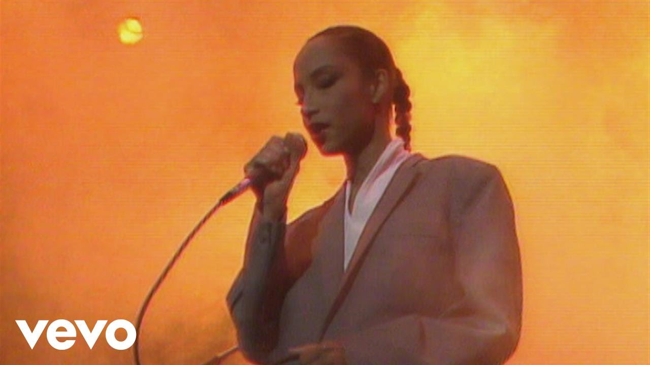 Sade - Your Love Is King (The Tube Feb 1984) 