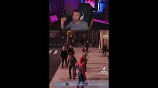 Wtcn Spiderman Videosu İzliyor In