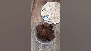 Oreo Biscuit cake in kadai Part-1 😋! #shorts #youtubeshorts #oreocake #biscuitcake #chocolatecake