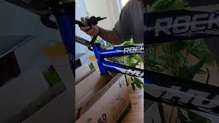 How To Put On The Handle Bars On A Huffy 20 in Ez Build(Rock It)#shorts