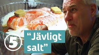 Hyséns Glenn Improviserar Med Kryddor I Köket