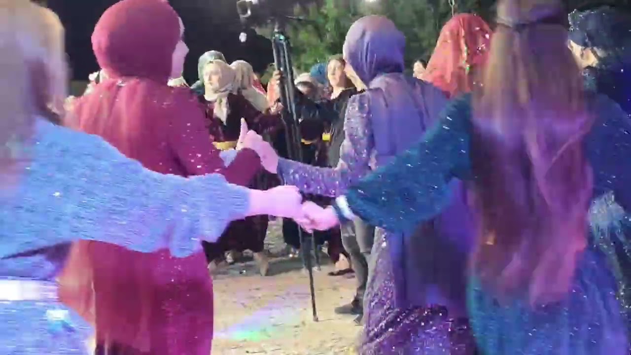 Başımdaki Sevda yeli Halay AKŞEHİR Karahüyük mah Mustafa Yıldız & Dilek Başeğmez çiftinin nişanı 