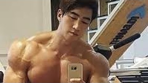 Chul Soon-Eating & Posing 2019