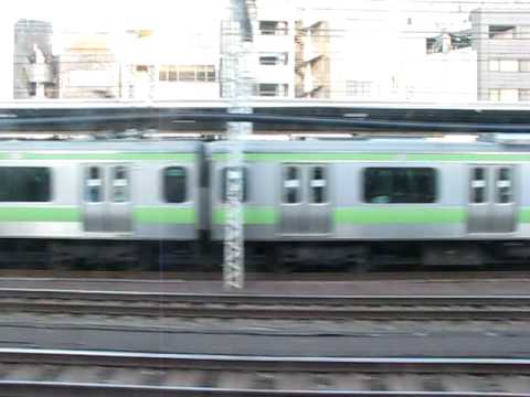 山手線E231系＆中央・総武線E231系と併走する中央線快速