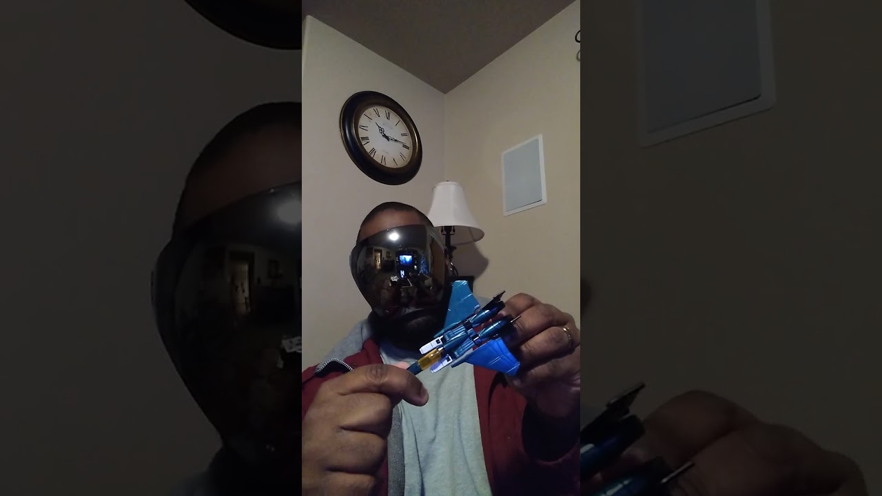 unboxing of miniature generation 1 thundercracker transformer from AliExpress.