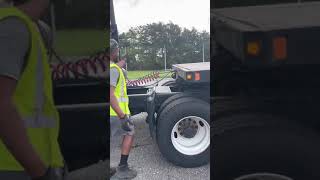 How to Detach a mechanical neck Trailer step by step