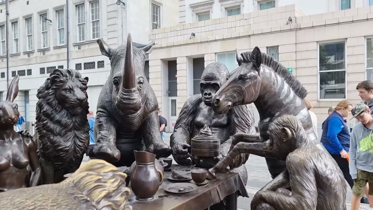 'Wild Table of Love' sculpture by Gillie and Marc, Paddington, London. 2023.