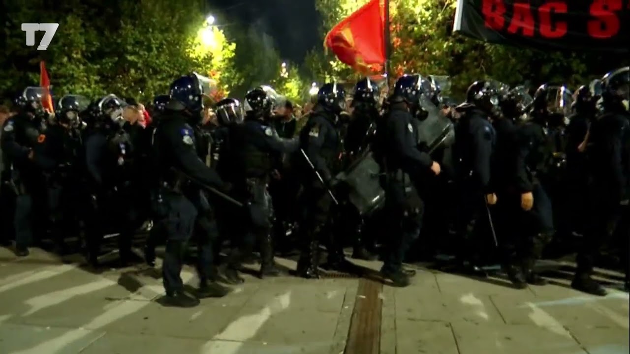 Rrahman Rama flet me eprorin e Policisë – jepet urdhri për zgjerimin e hapësirës për protestuesit | T7

Facebook: https://www.facebook.com/televizioni7
Instagram: https://www.instagram.com/televizioni7
Web: https://www.televizioni7.com

© & ℗ T7 SH.P.K. All rights reserved!