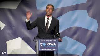 Beto O'Rourke speaking at the 2019 Iowa Democratic Party Hall of Fame celebration