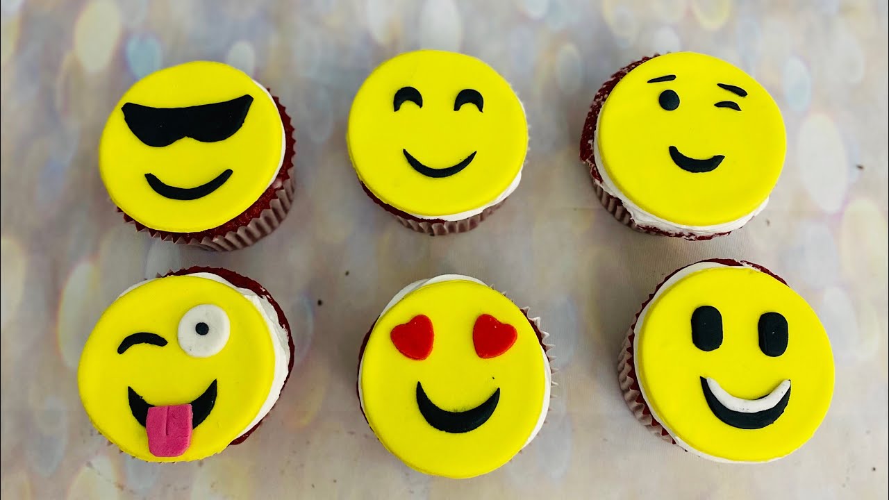 Smiley Fondant cupcake toppers