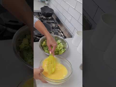 וִידֵאוֹ: איך לבשל פשטידות עם תפוחי אדמה במחבת יבשה