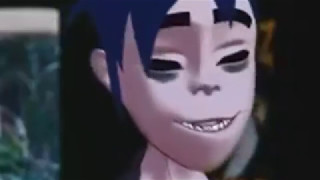 2D smiles through the pain while Murdoc is on drugs