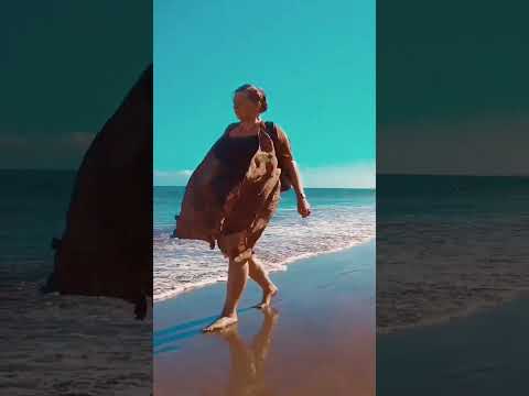 👙⛱️ トップレスビーチ