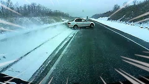 Initial D but on ice in Russia