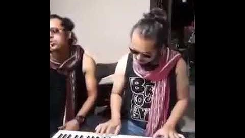 Dua cowo Batak keren nyanyi lagu Alusi au marragam2 versi lucunya di YT kiting studio