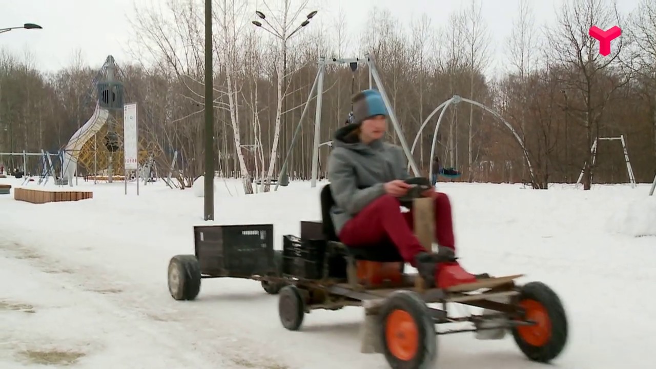 Школьник врезался в машину Школьник врезался в машину