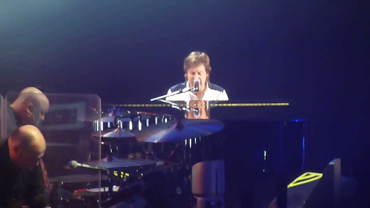 Assista a Paul McCartney "The Long and Winding Road"/"Maybe I'm Amazed" Brooklyn 6/08/13 no YouTube Assista a Paul McCartney "The Long and Winding Road"/"Maybe I'm Amazed" Brooklyn 6/08/13 no YouTube