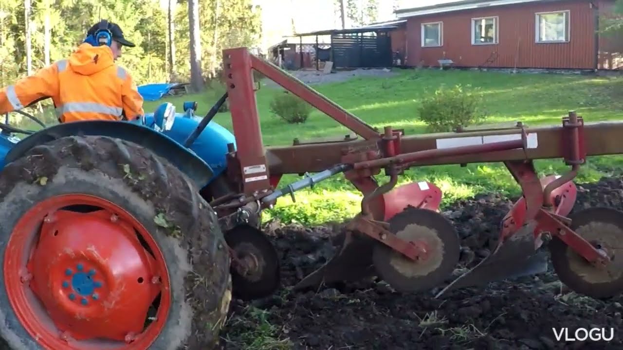 Vetääkö Fordson Dexta 3x16 kyntöauraa.