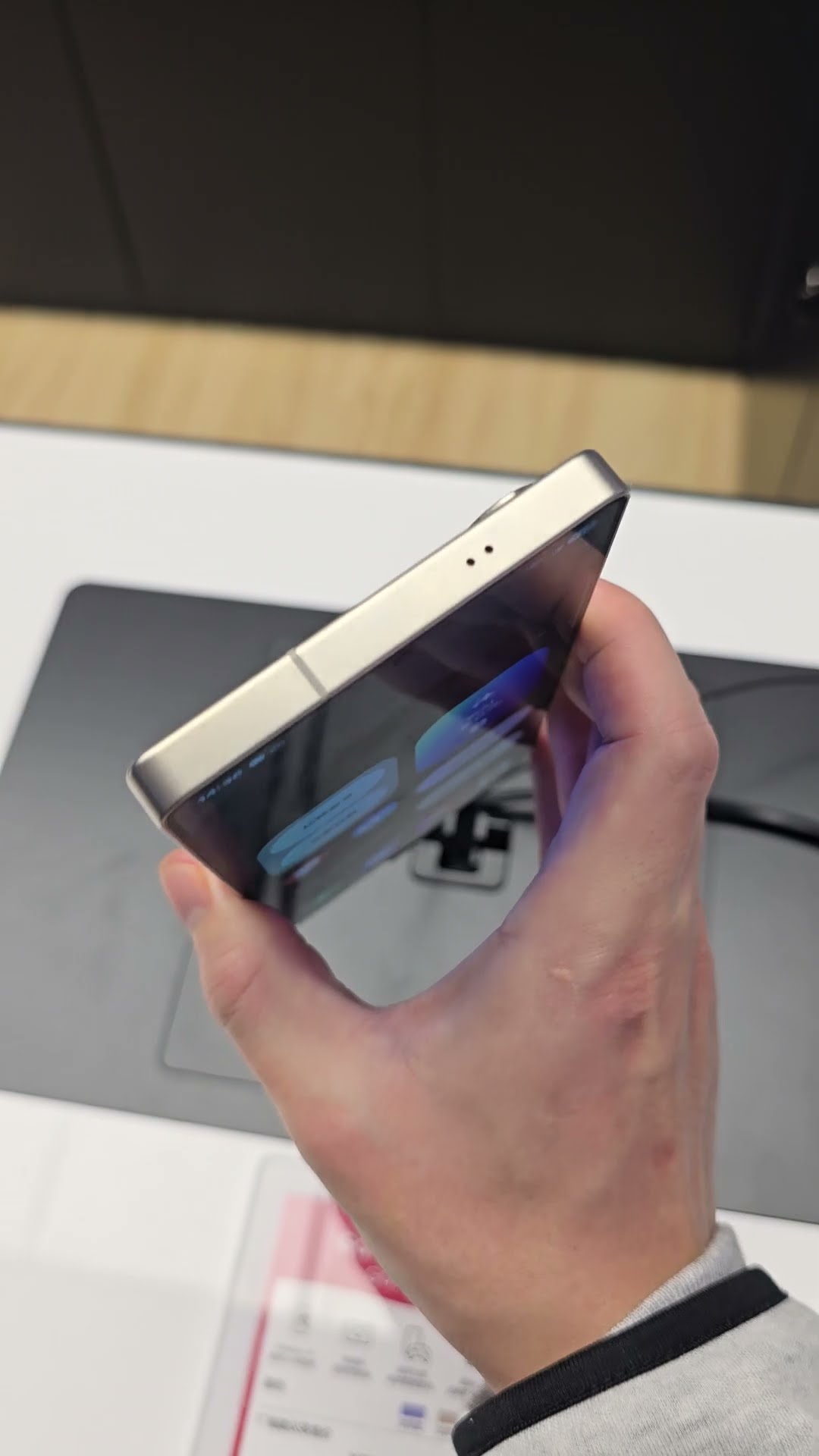 Samsung s25ultra titanium gray ?? is quite different from s24ultra's titanium gray. It no longer
