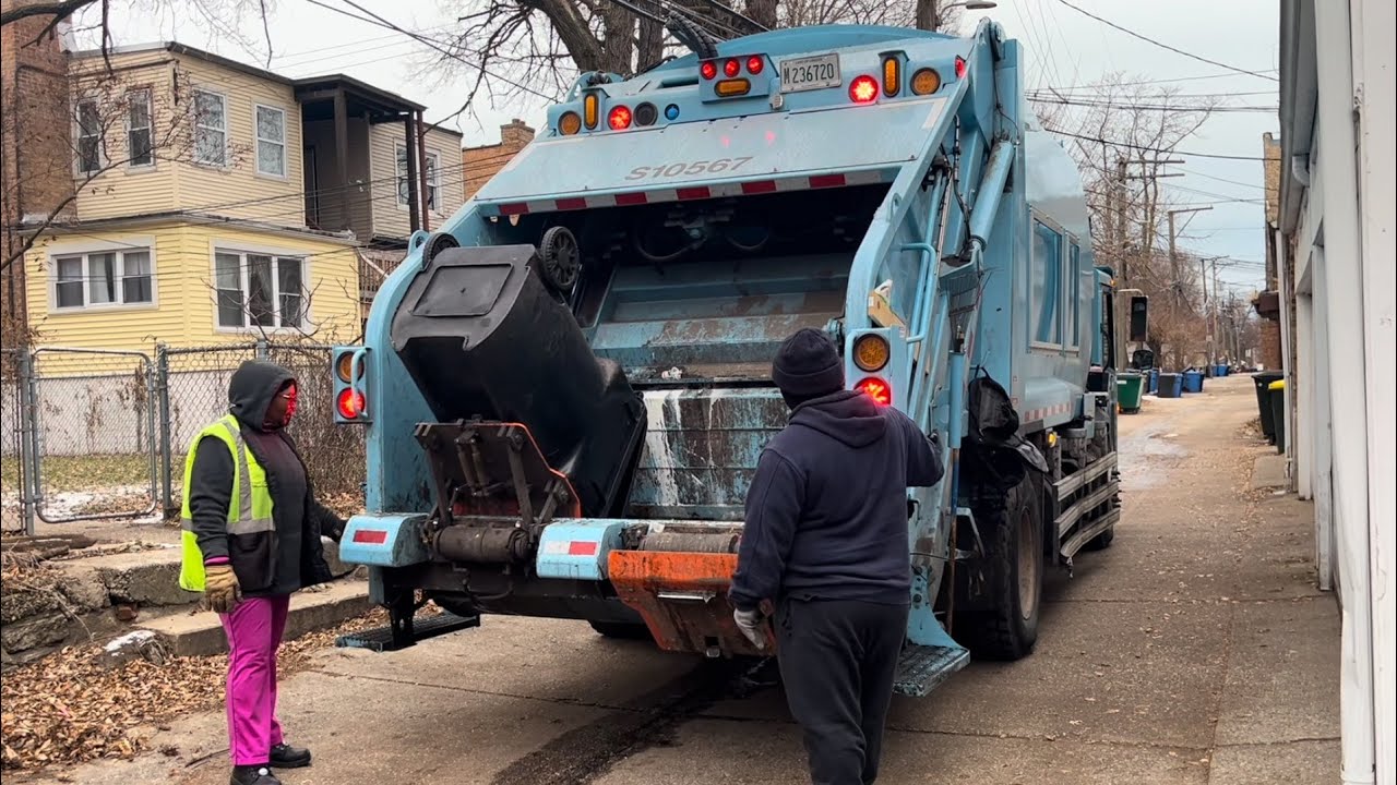 Chicago Streets & Sanitation Battle Motors Loadmaster Rear Loader Garbage Truck