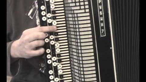 How to play chromatic accordion 