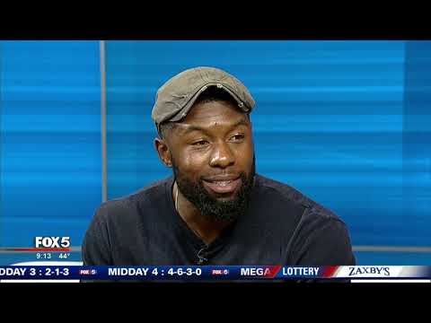 Video: Trevante Rhodes netto waarde: Wiki, Getroud, Familie, Trou, Salaris, Broers en susters