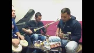 Ozan Oğuz & Harun Akbaş & Ali Büyükeken İki̇mi̇z Bi̇r Fi̇danin (Küçük Ev Akustik)