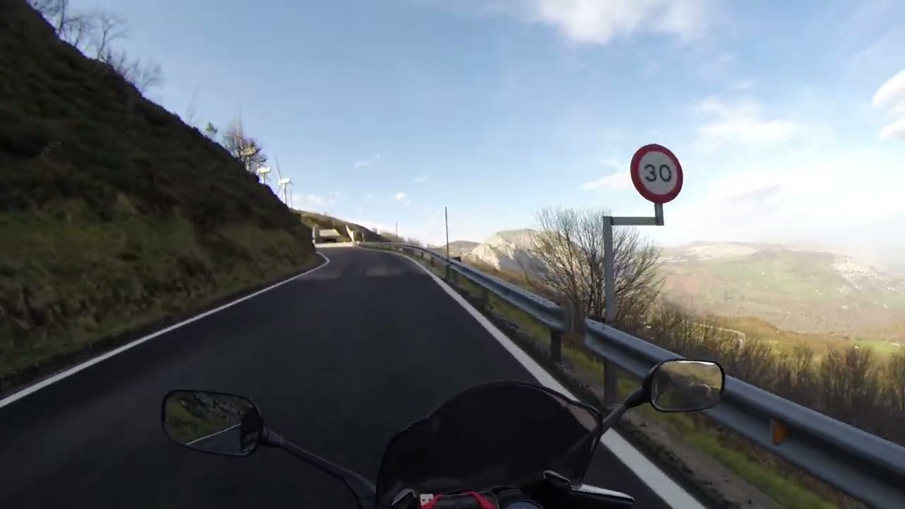 Cantabria en moto. Rodeo por las montañas.