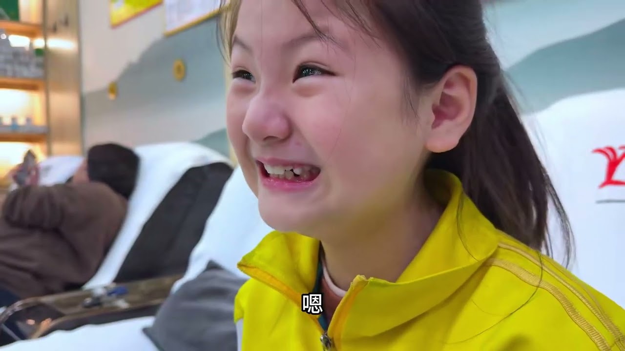 最后还是去修脚了，一路哭着回家，买一包安静书哄哄她 #亲子 #人类幼崽成长记