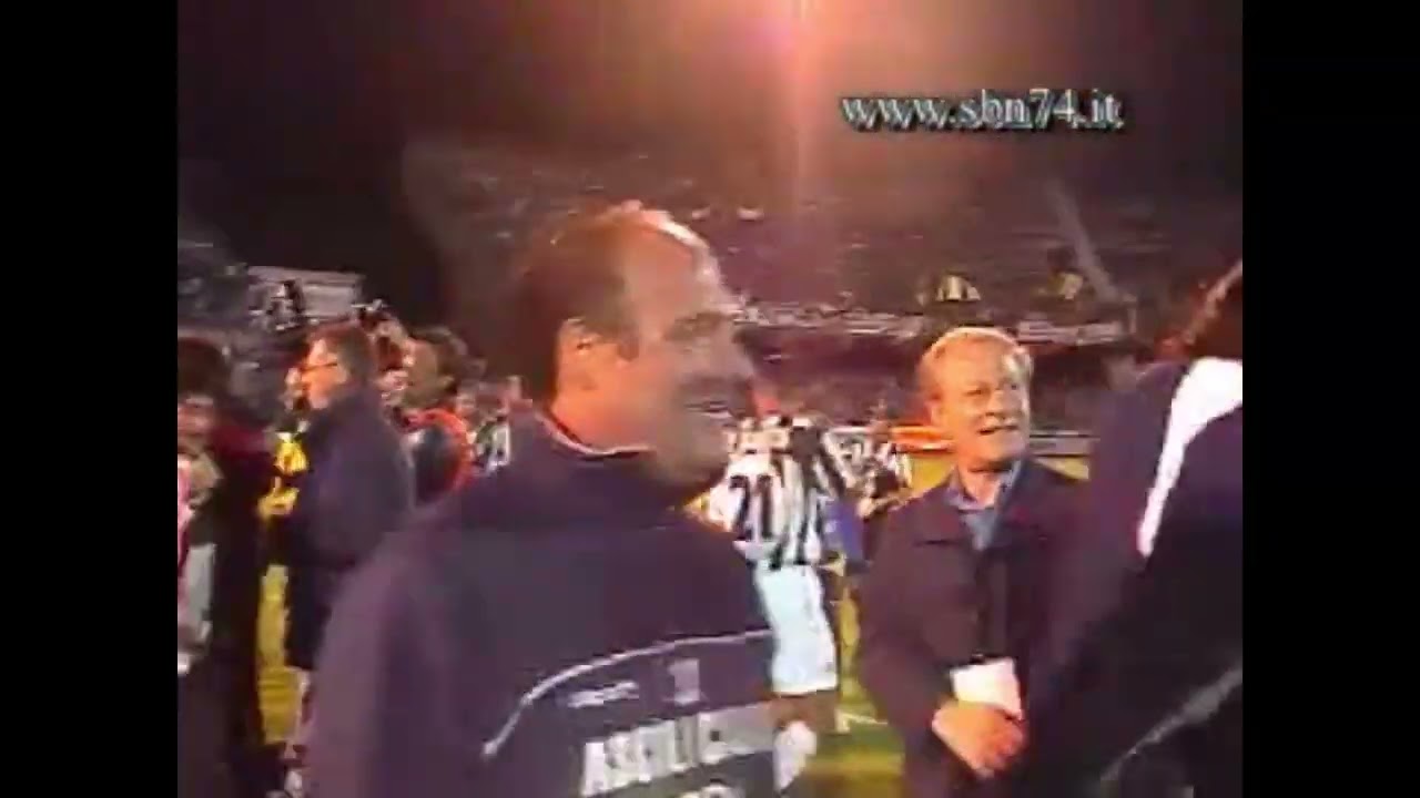 Ascoli - Modena 2004/2005 ultras Ascoli - videotifo curva sud in azione - amarcord