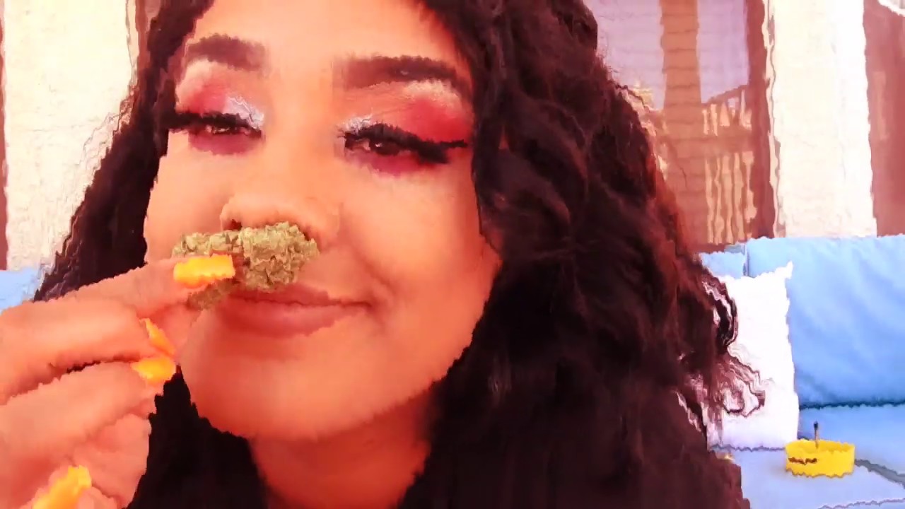 chit -chat smokesesh / listening to music/weedtube