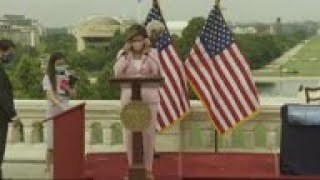 Pelosi applauds bipartisan public lands bill