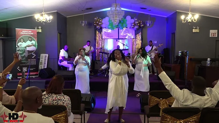 Vicki Davis & The Anointed Angels @ Living Life Qu...