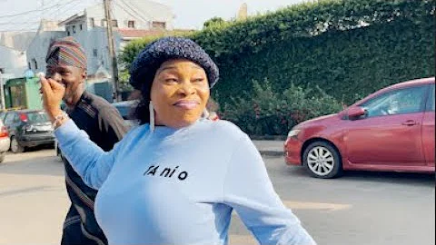 See How Tope Alabi’s Funny Catwalk at Her Birthday Got Everyone Laughing!