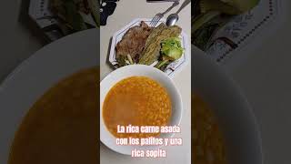 La rica carne asada con los palitos y la rica sopita de chupetes