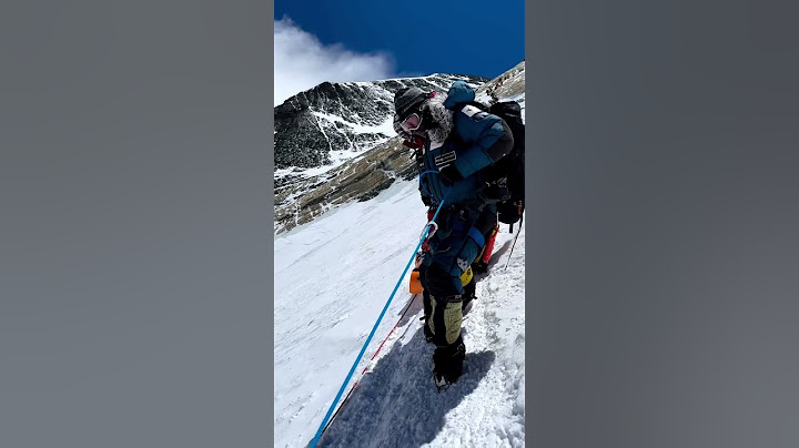 Bringing down a dead climber from Everest. #everest #viralvideo #teameverest #mounteverest #viral
