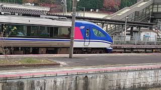 智頭駅を発車するHOT7000系特急スーパーはくと6号京都行き