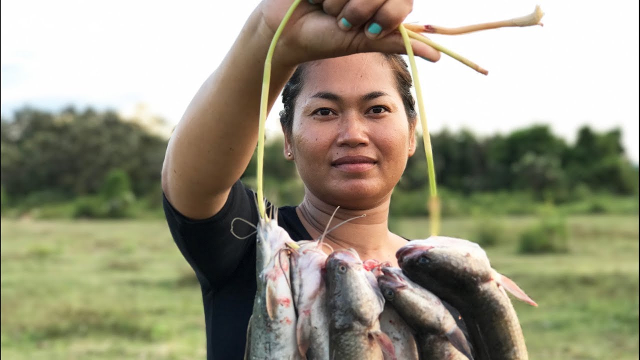 Beautiful Girl Catching Fish | Cambodian Catching fish by hand | Khmer ...